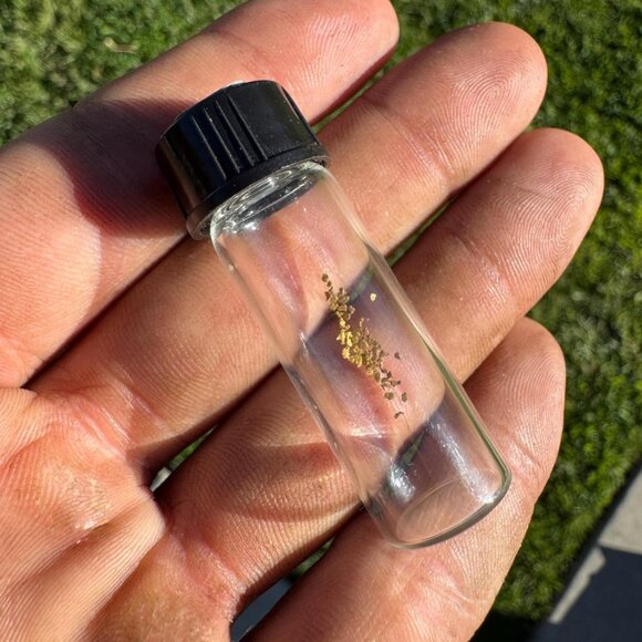 0.10 grams of Alaska Gold Flakes in Jar - Picture 3 of 9